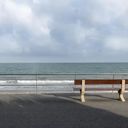 Apartment Vue Sur Et Plage, Pour 4 *
